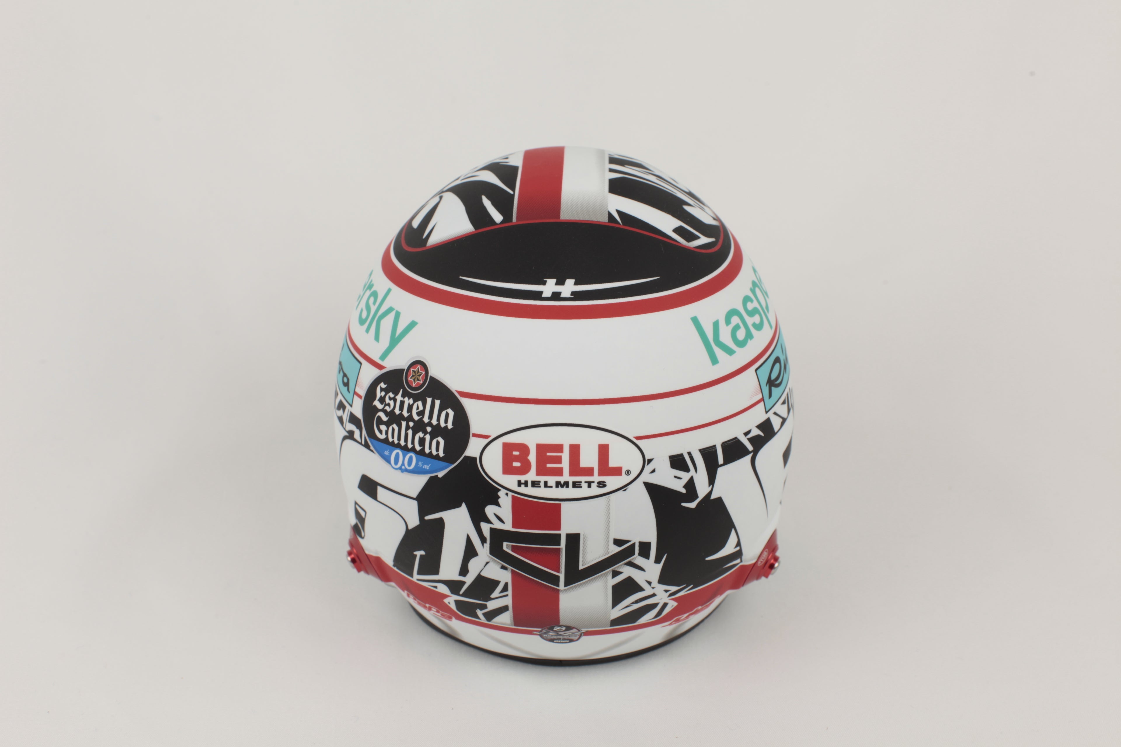 Vue arrière casque Bell Leclerc 2021 drapeau Monaco numéro 16 Ferrari