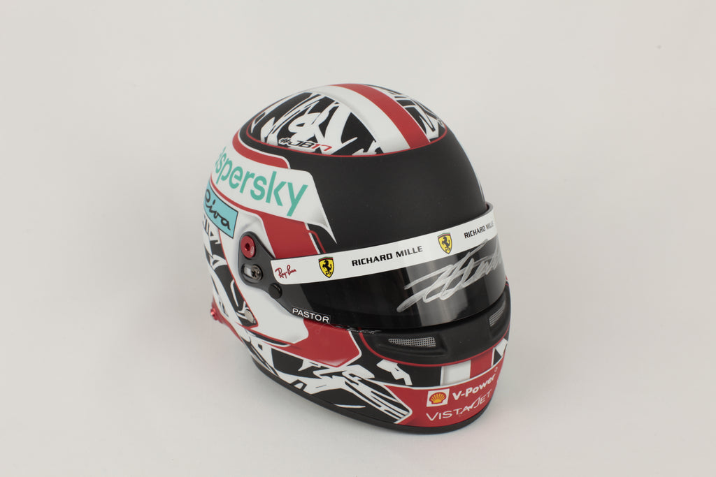Détail logos sponsors Shell Mission Winnow casque Bell Leclerc Ferrari 2021