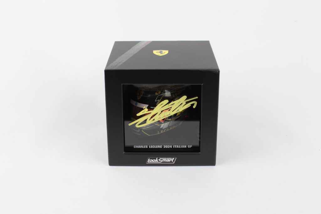 Détail signature Charles Leclerc sur casque édition Monza 2024 Look Smart échelle 1:5