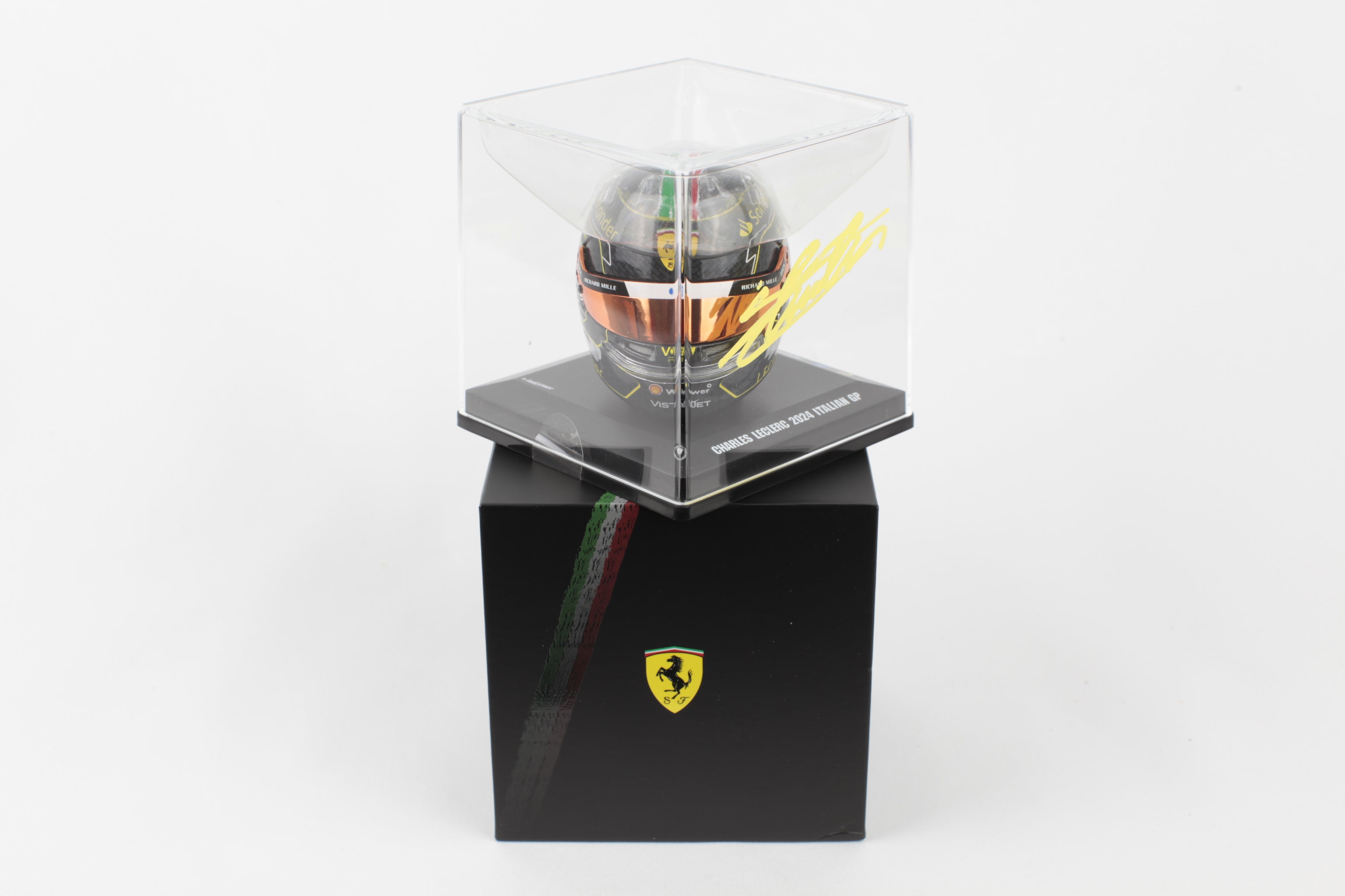 Casque Charles Leclerc édition Monza 2024 signé Look Smart demi-angle face gauche